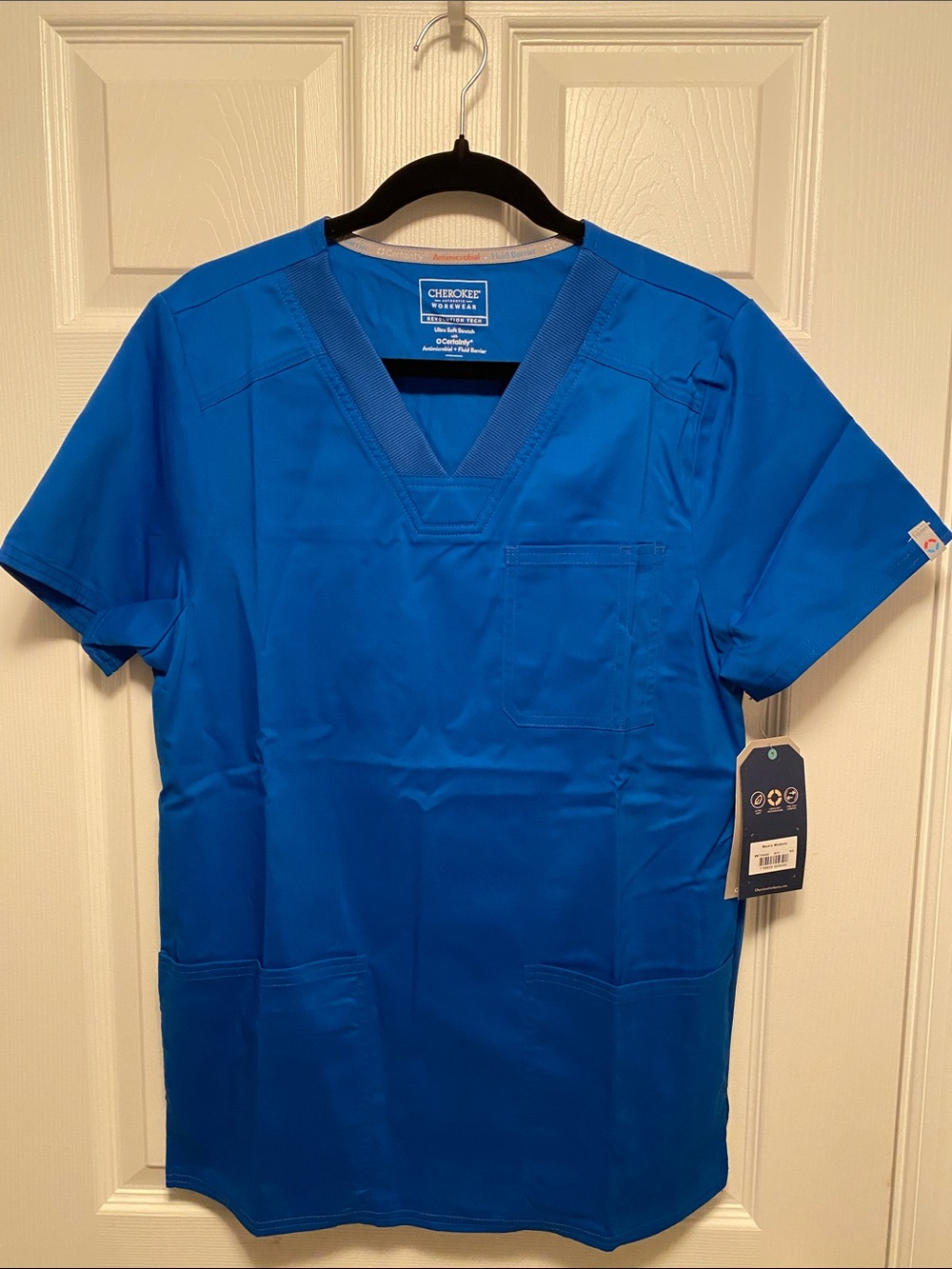 Cherokee Workwear Men’s V-Neck Scrub Top in Royal Blue…size XS